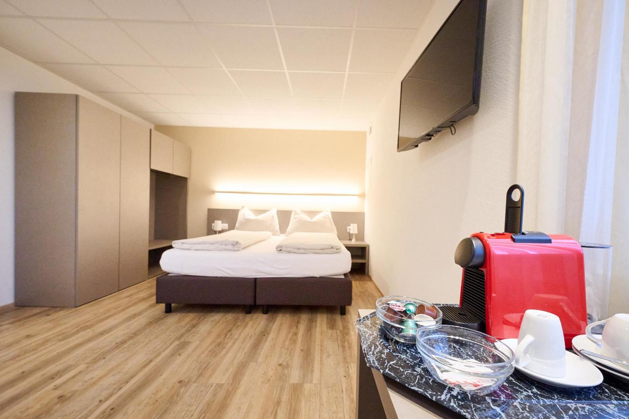 Hotel Am Kreisel Self-Check-In By Smart Hotels 라헨 외부 사진