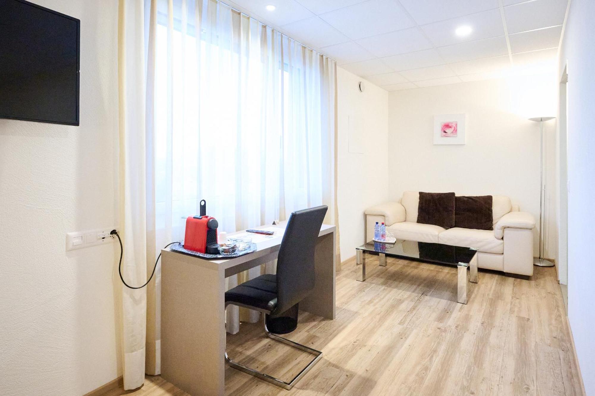 Hotel Am Kreisel Self-Check-In By Smart Hotels 라헨 외부 사진