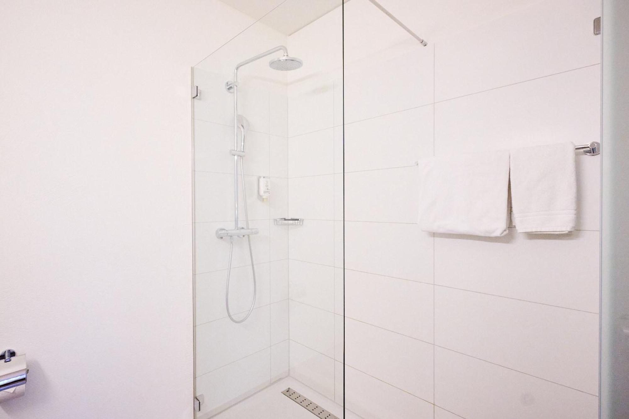 Hotel Am Kreisel Self-Check-In By Smart Hotels 라헨 외부 사진