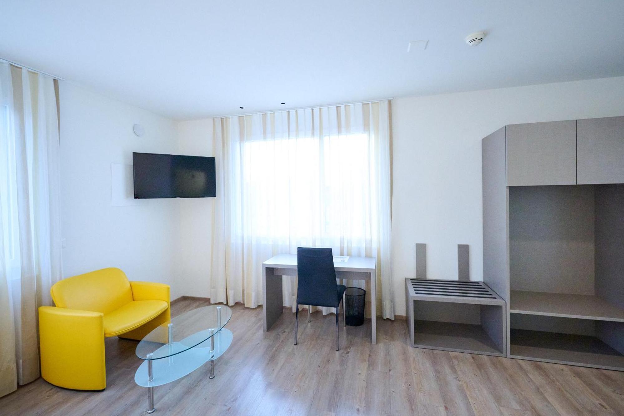 Hotel Am Kreisel Self-Check-In By Smart Hotels 라헨 외부 사진